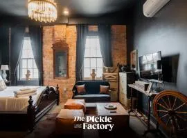 Pickle Factory Hotel - 2BR Next to Wenzel Distillery