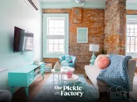 Pickle Factory Hotel - 1BR Historic Downtown with Parking