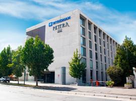 Wyndham Santiago Pettra，位于圣地亚哥的酒店