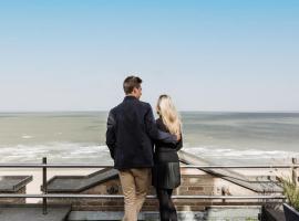 Beach Hotel Helios by CW Hotel Collection，位于布兰肯贝赫的酒店