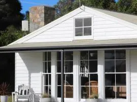 White Shell Cottage - Woodfire & Beachfront