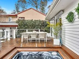 Casa Santorini - Entertainer's Paradise in the Hills