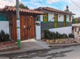 El Aguacate - Casa Tipica Cafetera Colombiana