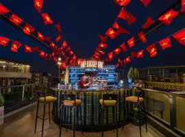 Le Premier Hotel & Rooftop Bar