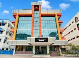 Super Townhouse Mysore Central