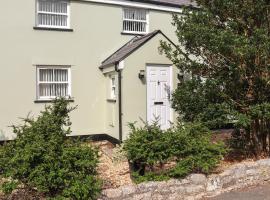 Holly Cottage，位于Angle的酒店