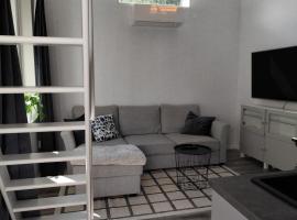 PaprikanTiny House，位于乌普萨拉的带停车场的酒店