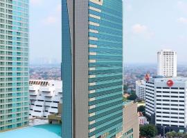 Grand Whiz Hotel Praxis Surabaya，位于泗水的带停车场的酒店