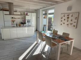 Charme Lake Loft，位于伊斯普拉的酒店