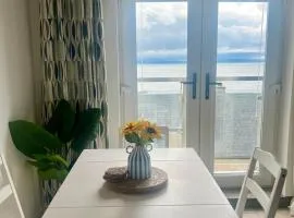 Strand View at No3
