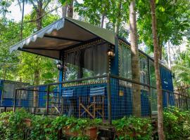 Hau Riverside Lodges Citumang，位于庞岸达兰的酒店