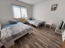 flat for 7 full kitchen Smart TV&WIFI 3 rooms