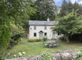 Charming 3-Bed Cottage by the River Usk