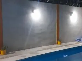 hogar entre montañas