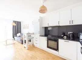 Deluxe Apartment with garden! Free Garage Parking included! Near SCS & Industry Center NÖ