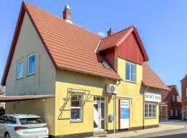 Cozy Apartment In Højer With Wifi