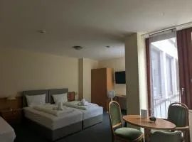 A - City HOTEL Schiff