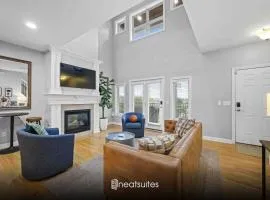 Hilltop 3BR for 10, Private Garage, Skyline Views