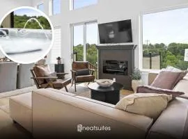 Hot Tub, 3BR for 10, Near Ark, Private Parking