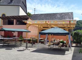 Zur Dorfschänke，位于Hausen的酒店