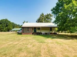 Screened Patio and Fire Pit Peaceful Marshall Home