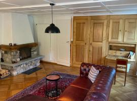 Schweizerhaus Glarus - Historisch & Stilvoll mit Garten，位于Ennenda的住宿