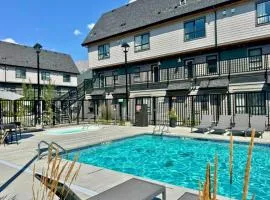 Cloudline Vista 3 BdrmTownhouse with Garage managed by Little Sister Getaways