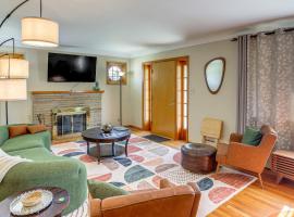 Less Than 1 Mi to Dtwn Tiffin Home with Outdoor Space!，位于Tiffin的酒店