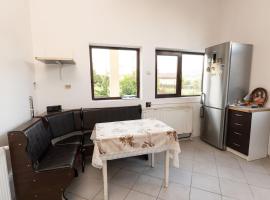 Colina Mărului，位于Onceşti的酒店