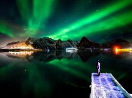 Lydersen Rorbuer Budget Hostel & Private Apartments，位于Fredvang的酒店