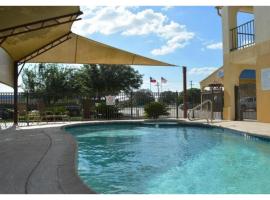 Hotel O Executive Inn & Suites Cuero Hwy 87，位于Cuero的酒店