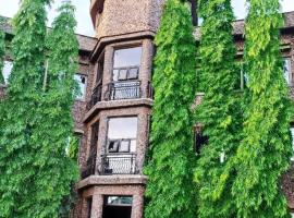 DISCOVERY COURTS HOTEL，位于恩德培的海滩酒店