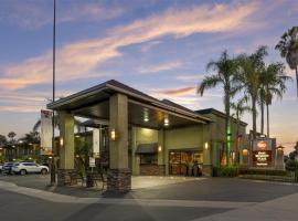 帕维隆斯贝斯特韦斯特PLUS酒店，位于安纳海姆的酒店