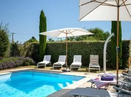 Calme et confort en Charente , Gîte Les Vignes avec piscine