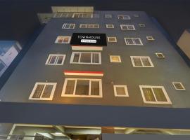 Super Townhouse HAL Indiranagar Extension，位于班加罗尔的酒店