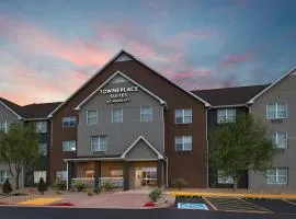 拉伯克镇广场套房酒店