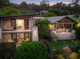 Cohala - Luxe Hillside Retreat with Theatre and Garden