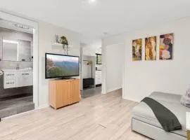 Bright 1-Bed Apartment with Garden Views