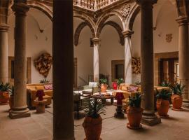 Palacio De Godoy Caceres, Curio Collection By Hilton，位于卡塞雷斯的酒店