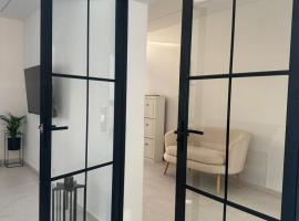 Domi Apartment，位于格罗尔斯泰因的酒店