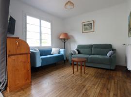 Maison cosy avec jardin proche plage et for&ecirc;t，位于Grand-Village-Plage的住宿