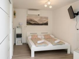 Eco Overnight Inn - Self Check-in，位于Götzendorf an der Leitha的酒店