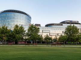 Crowne Plaza Podgorica by IHG，位于波德戈里察的带停车场的酒店