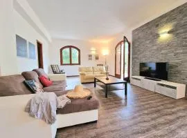 Villa Giacoma hot tub and garden