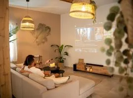 Loveroom La Villa Lova avec spa privé et pièce secrète