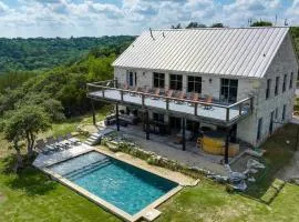 The Point Serene Hill Country Views with Pool & Hot Tub
