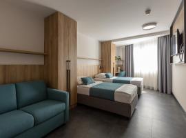 兹德拉维丽舍酒店 - 瑟马纳拉斯科，位于拉什科的带泳池的酒店