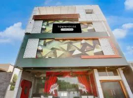 Super Townhouse Faridabad Railway Station Formerly Hotel Royals Paradaise