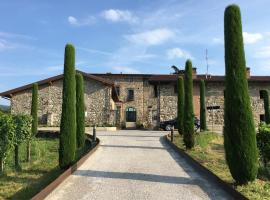 Podere Castel Merlo Resort，位于Villongo SantʼAlessandro的度假村