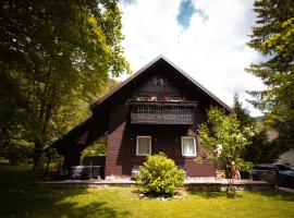 Chalet Lana with Hot Tub，位于戈德马图杰克的酒店